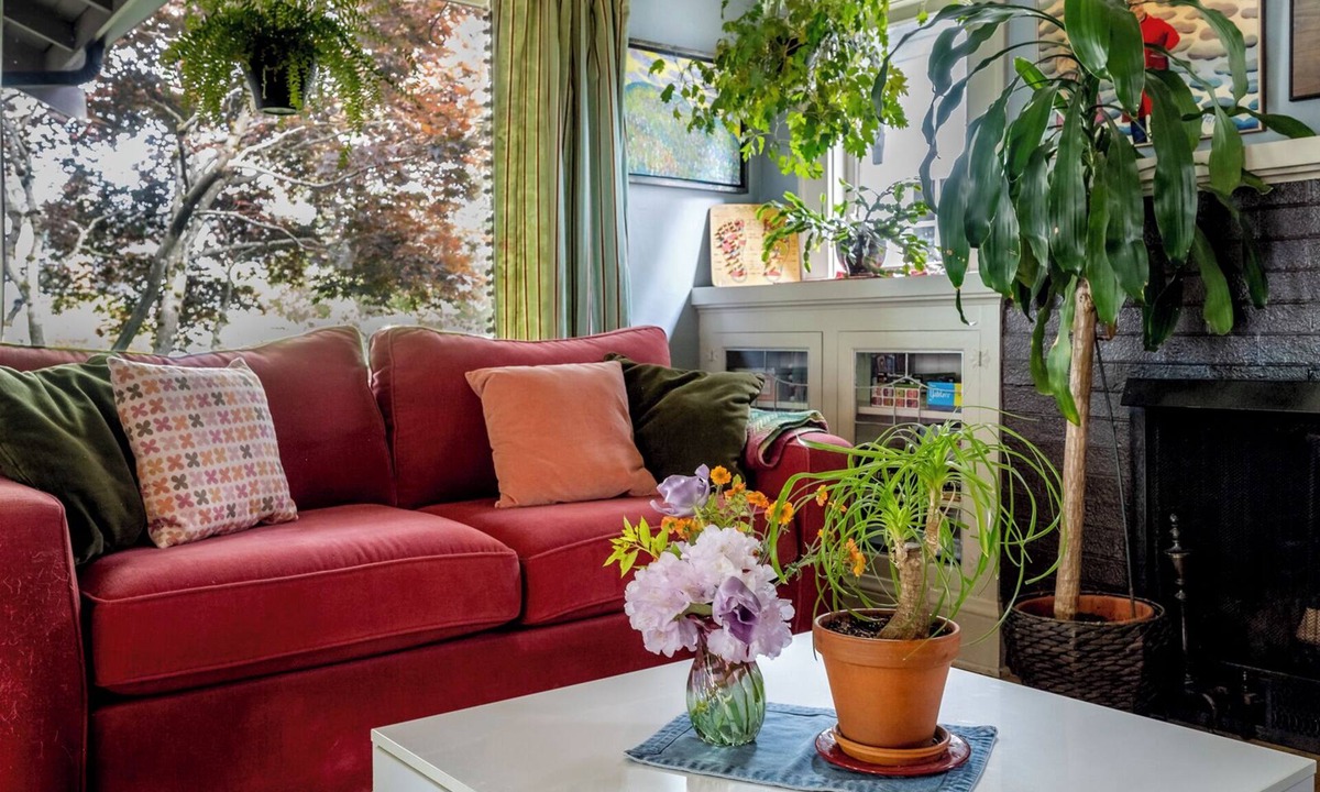 Roseway House | Colorful Roseway Bungalow - a classic Portland charmer in a sweet neighborhood