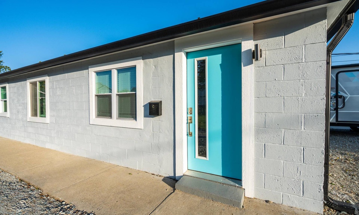 Kennedy King Apartment | Columbia Commons - Quiet, Safe, & Near Mass Ave!