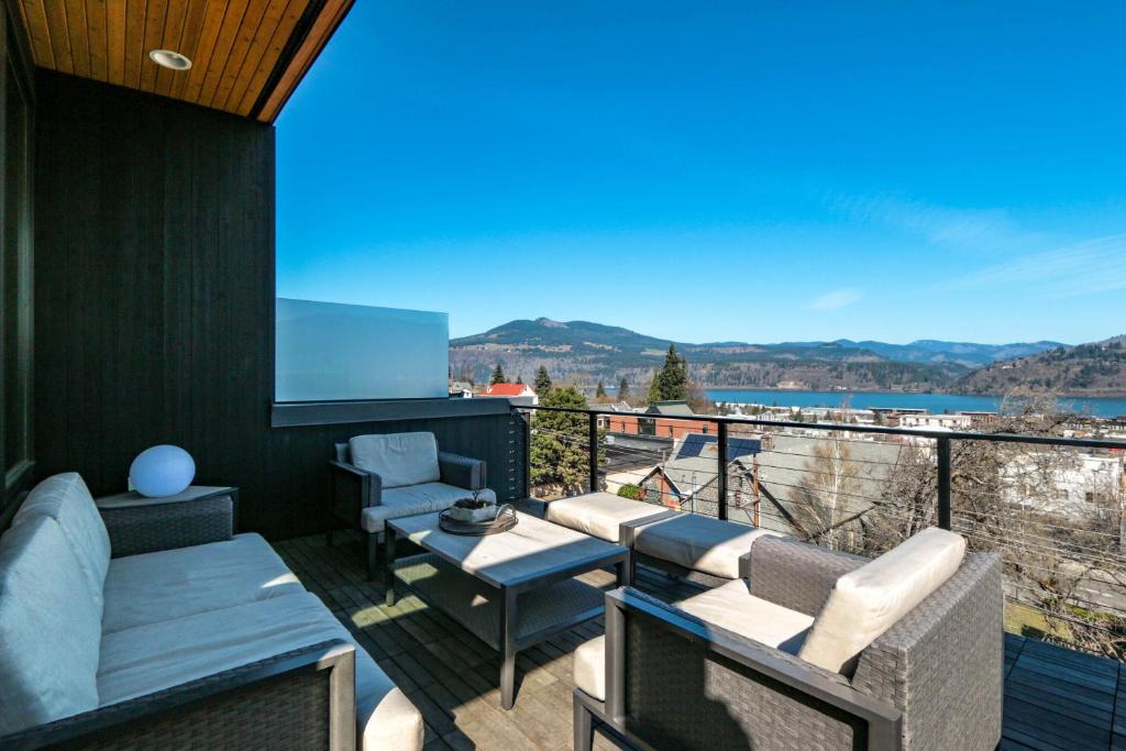 Hood River House | Columbia River Gorge View FOUR Condo