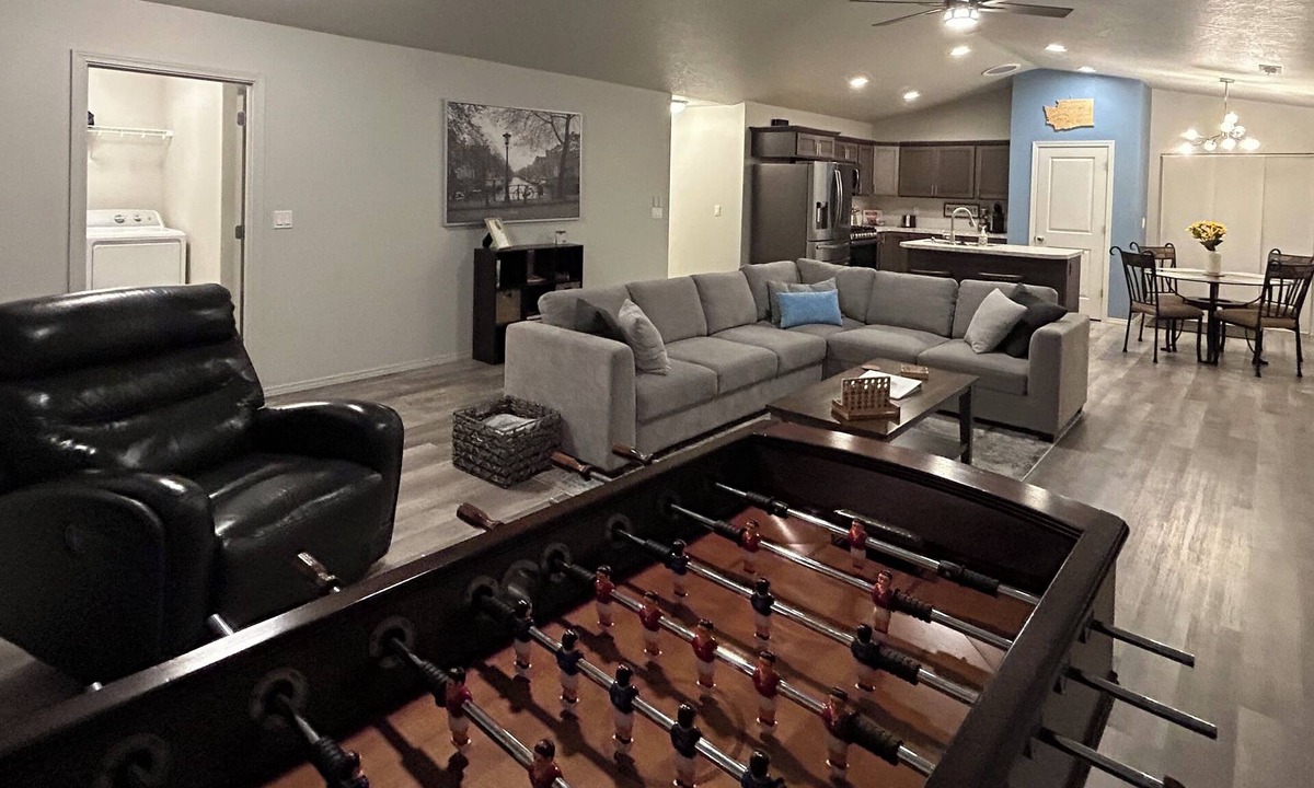 Tri-Cities House | Columbia River View near Toyota Center, Family-Friendly Home in Kennewick
