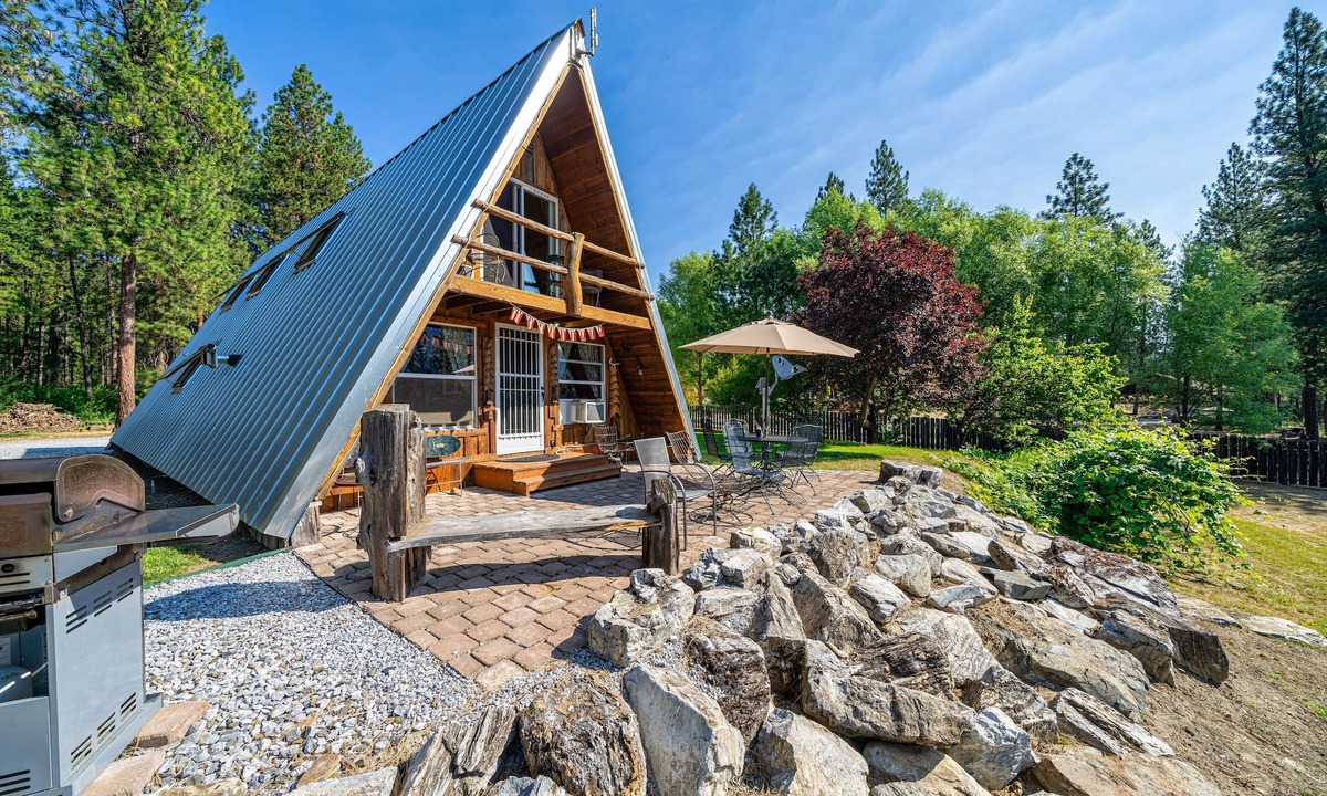 Northport Cabin | Columbia Riverside Lodge, Private Dock Access, Outdoor Mountain Paradise