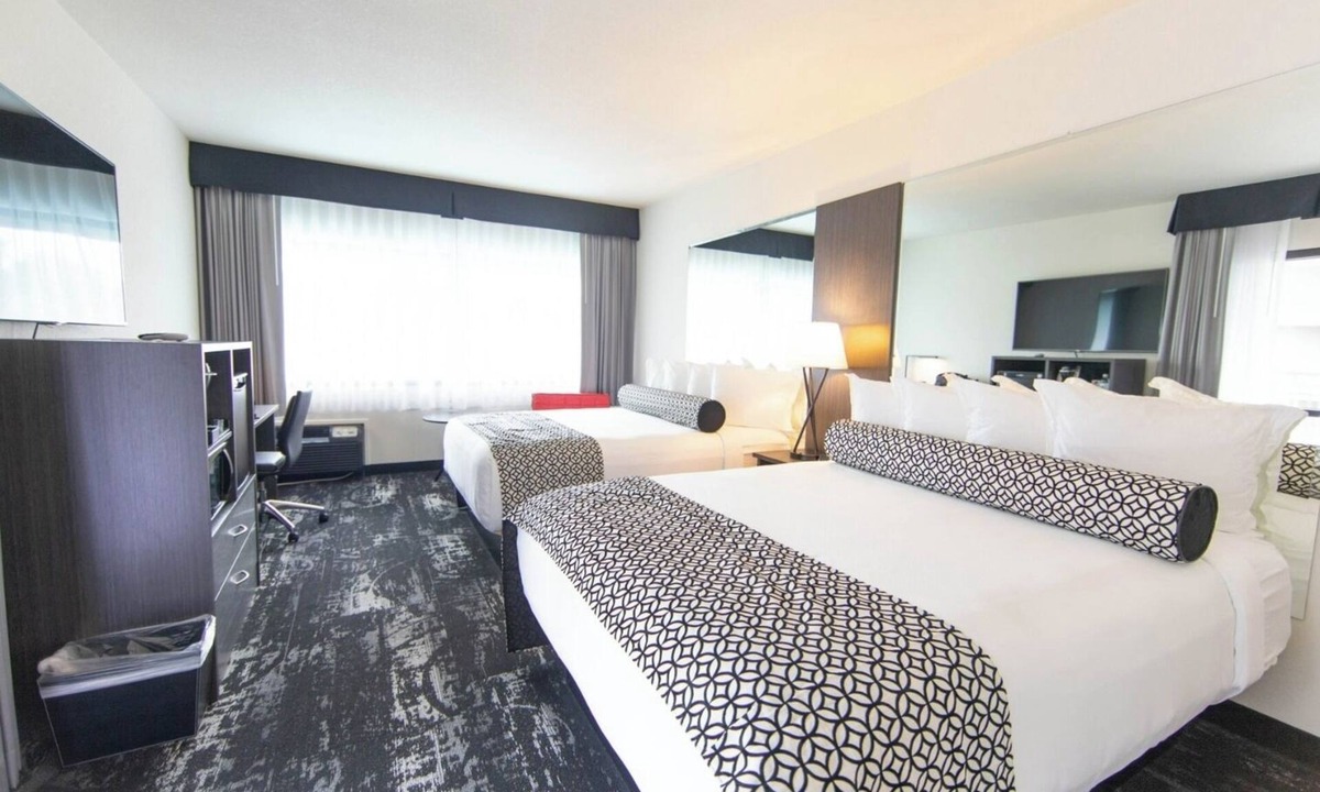 Riverside Hotel | Come Create Memories w/Fun-filled Adventures at this Paradise! Outdoor Pool!