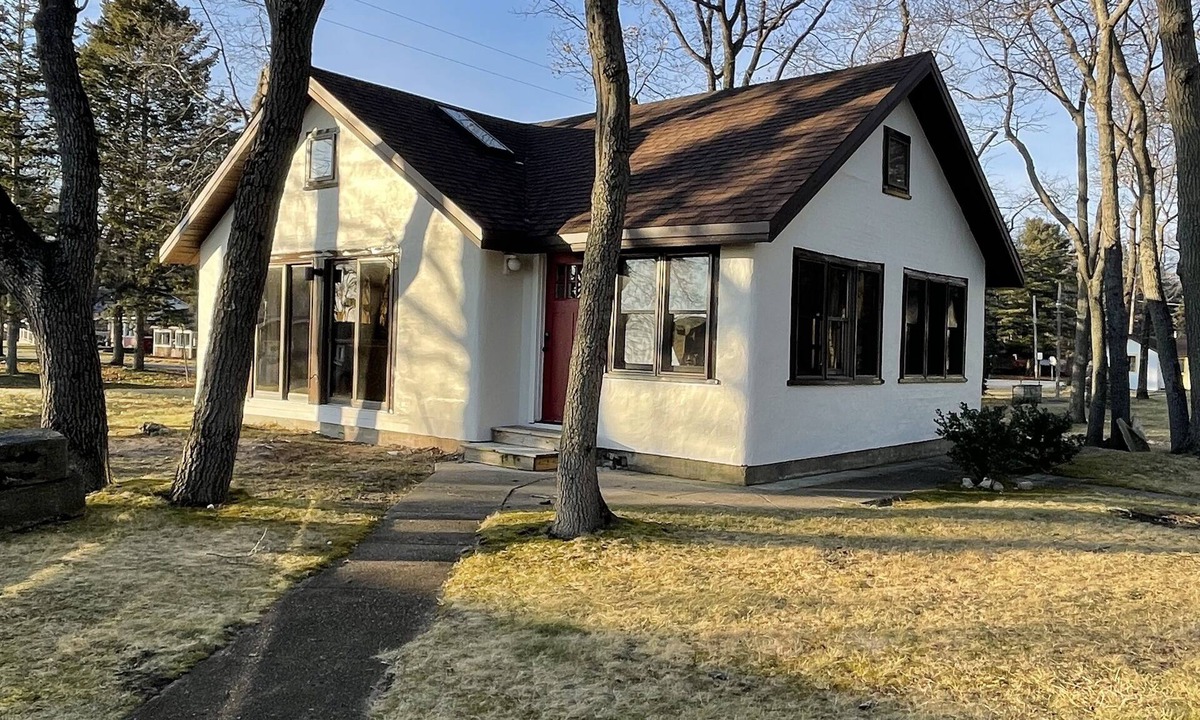 Au Gres Cabin | Come relax at this peaceful, rustic cabin on the shores of Lake Huron.
