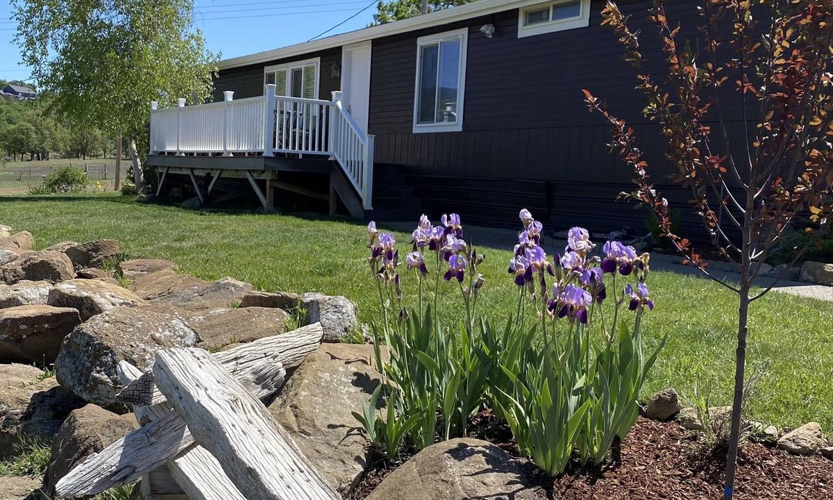 Ashland House | Come relax, work & enjoy country air.