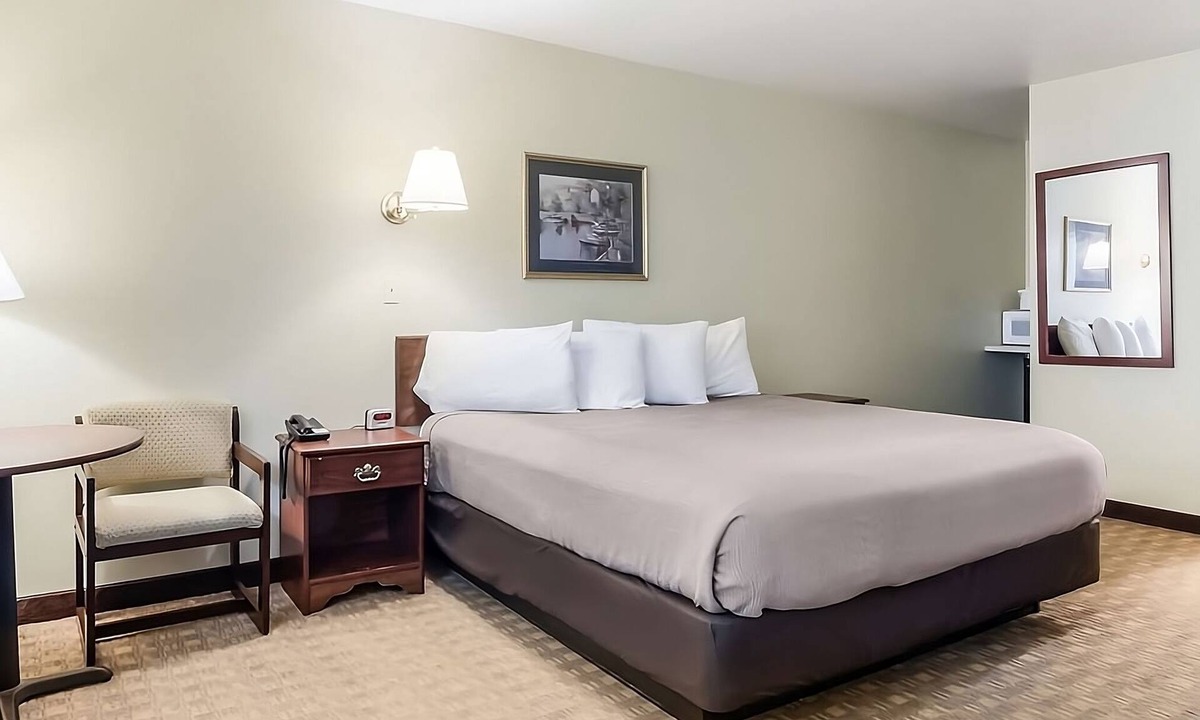 Aberdeen Hotel | Comfort and Convenience in GuestHouse Montesano! Free Parking, Pet-friendly