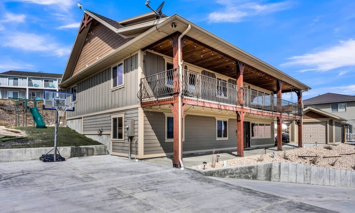Harbor Village House | Comfort, Convenience, and Room for the Whole Crew