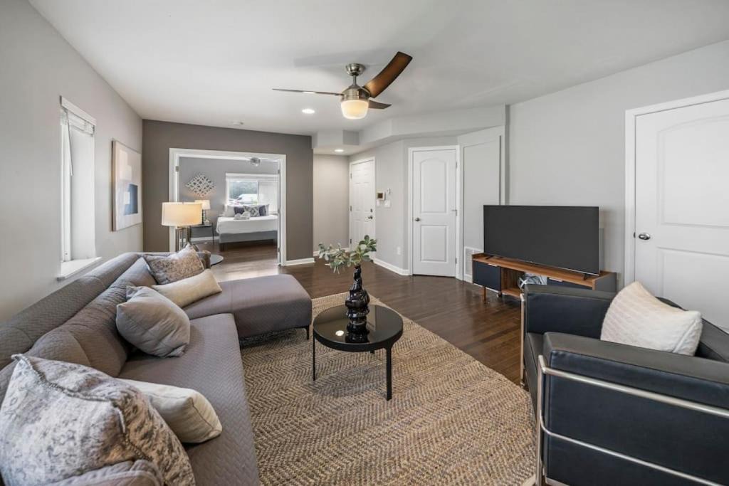 Mount Auburn Apartment | Comfortable 2BR Condo near City Center