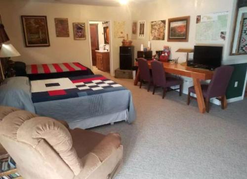 Panguitch Cabin | Comfortable Accommodation for a Getaway near Bryce Canyon in Panguitch, Utah