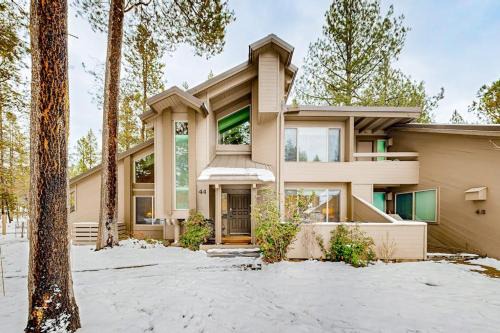 Tennis Village House | Comfortable condo with shared pool SHARC passes trails and more