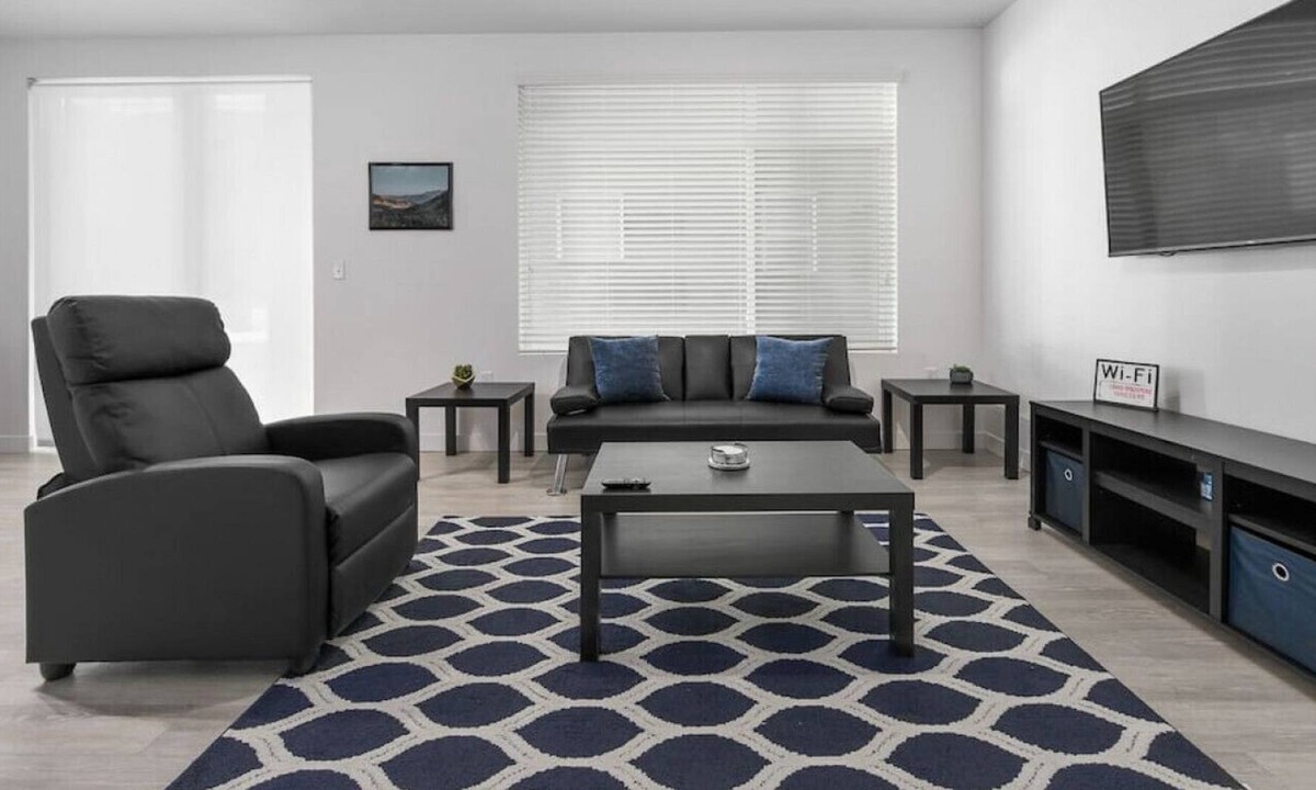 Salt Lake City Apartment | Comfortable ✭ Convenient ✭ Hot Tub, Gym +more