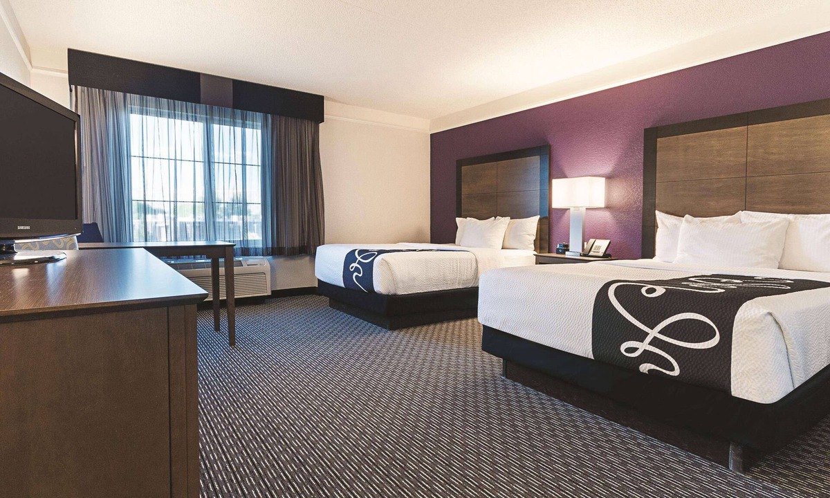Grand Junction Hotel | Comfortable Double Room at La Quinta Inns & Suites, Pool, Near Redlands Mesa