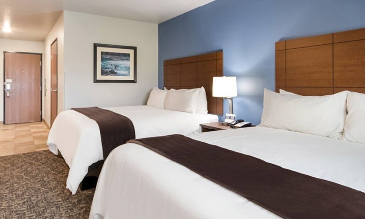 Grant Creek Hotel | Comfortable Room for Extended Stays Near Airport & Local Hotspots