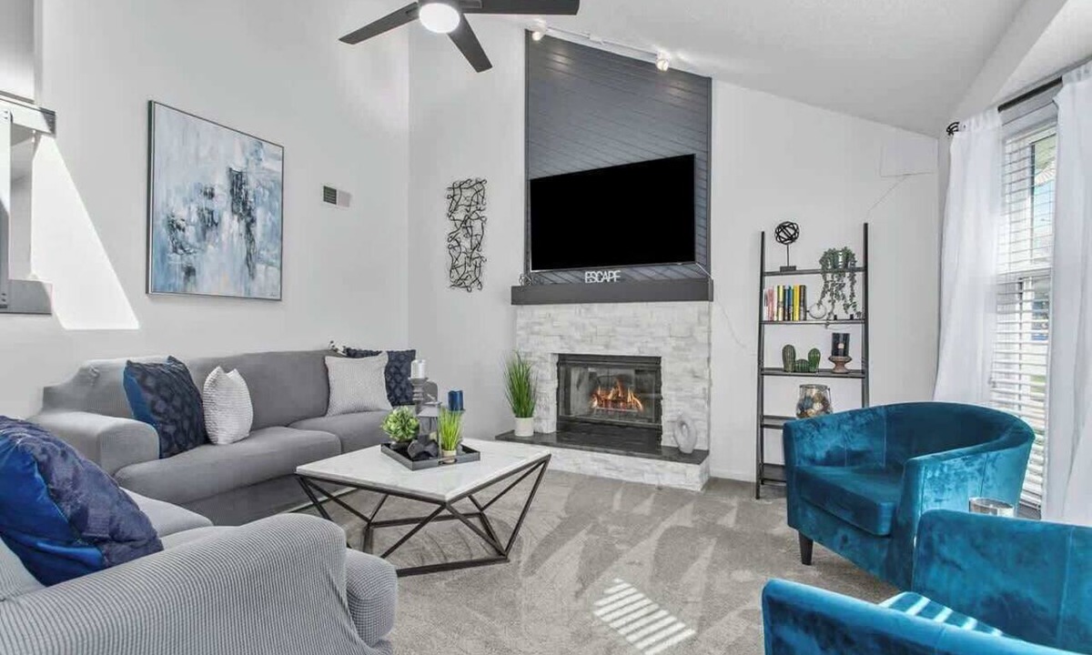 Olathe House | Comfortable Space Sleeps 9 Home Theater Pool Table