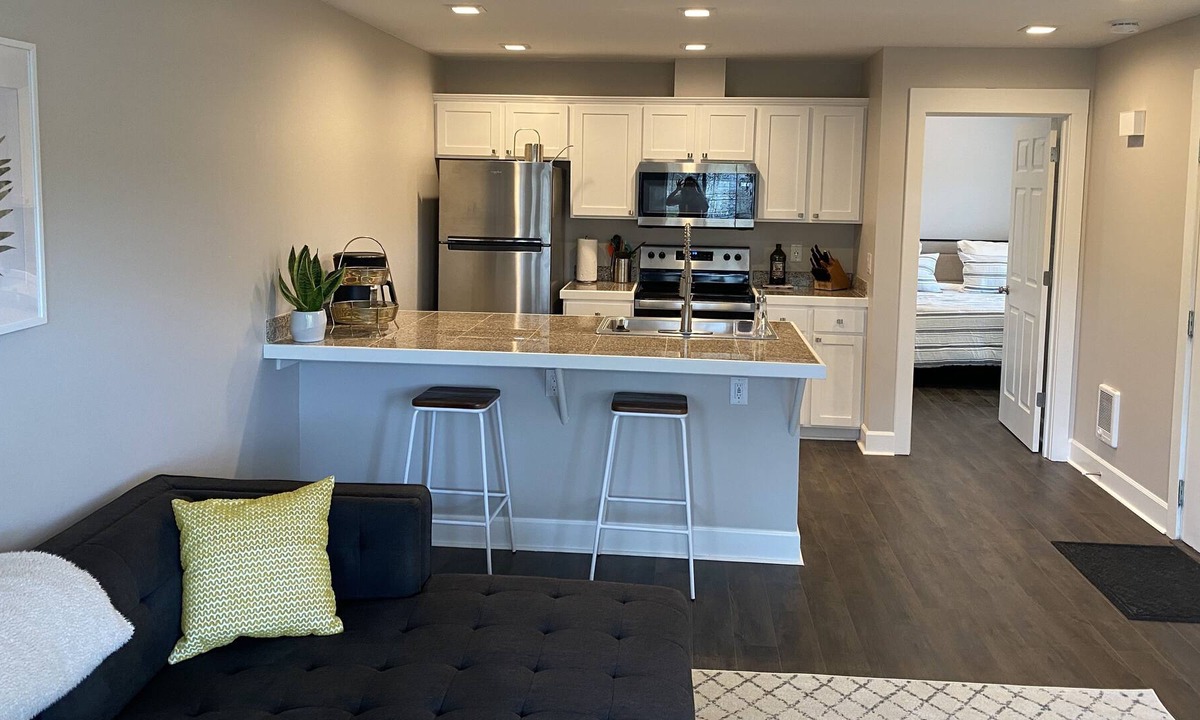 Woodstock Apartment | Comfy and trendy condo in Southeast Portland