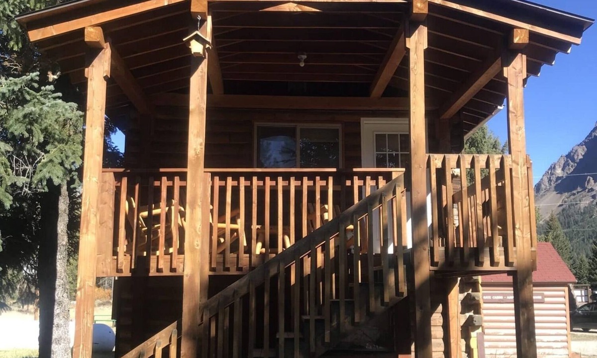 Cooke City-Silver Gate Cabin | Comfy cabin is situated on the Silver Gate property which overlooks 10,000ft tall mountain peaks surrounding the town.