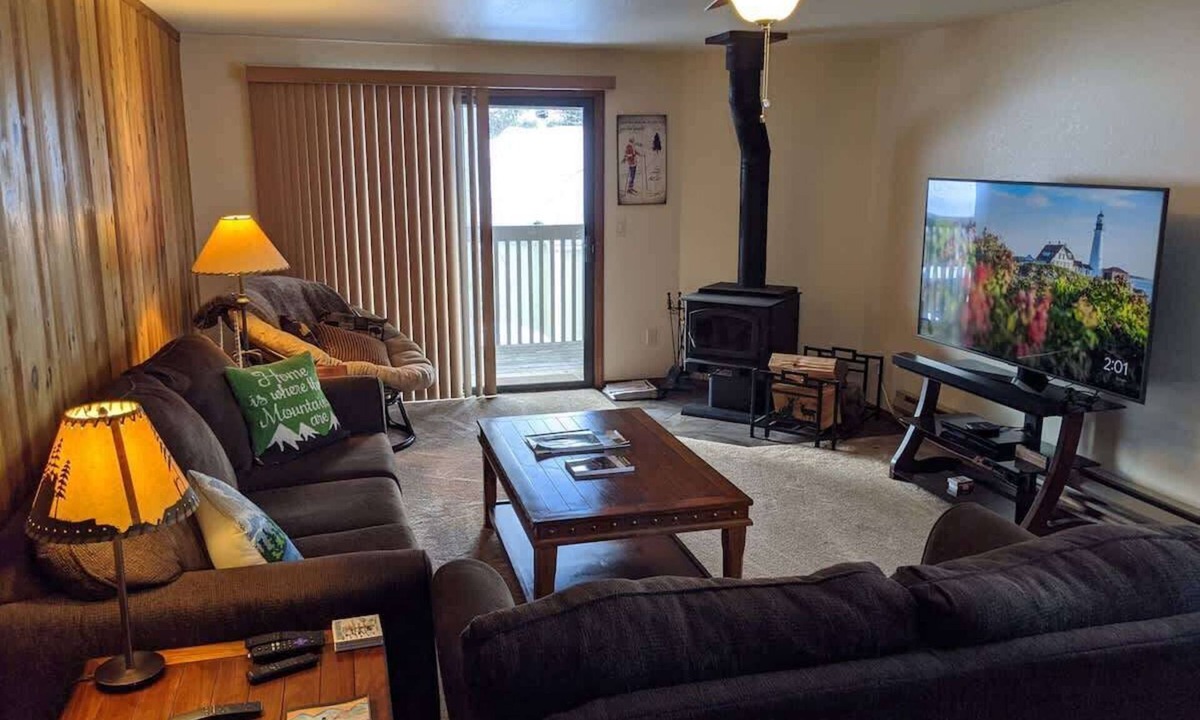 McCall Condo | Comfy McCall Condo | Close to Lake & State Park