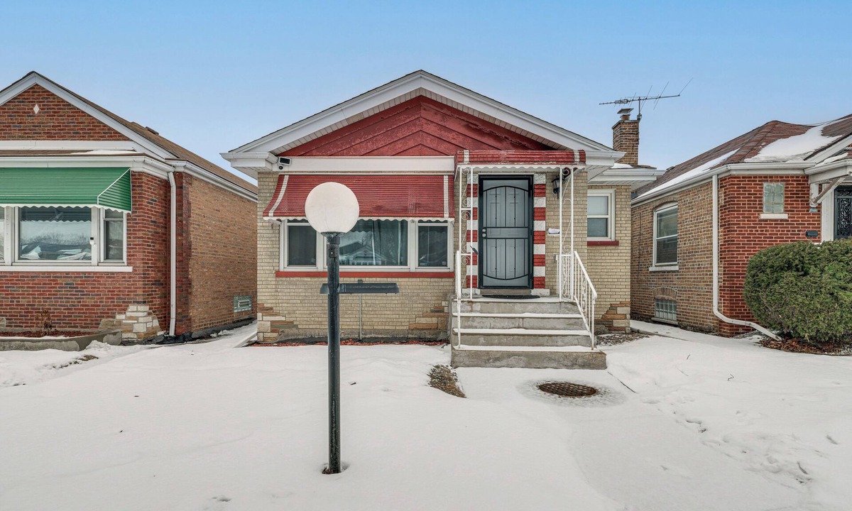 Calumet Heights House | Commuter-Friendly Bungalow in Chicago's South Side