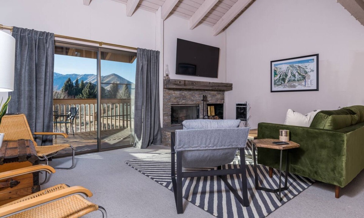 Sun Valley House | Condo with Mountain Views and Shared Hot Tub