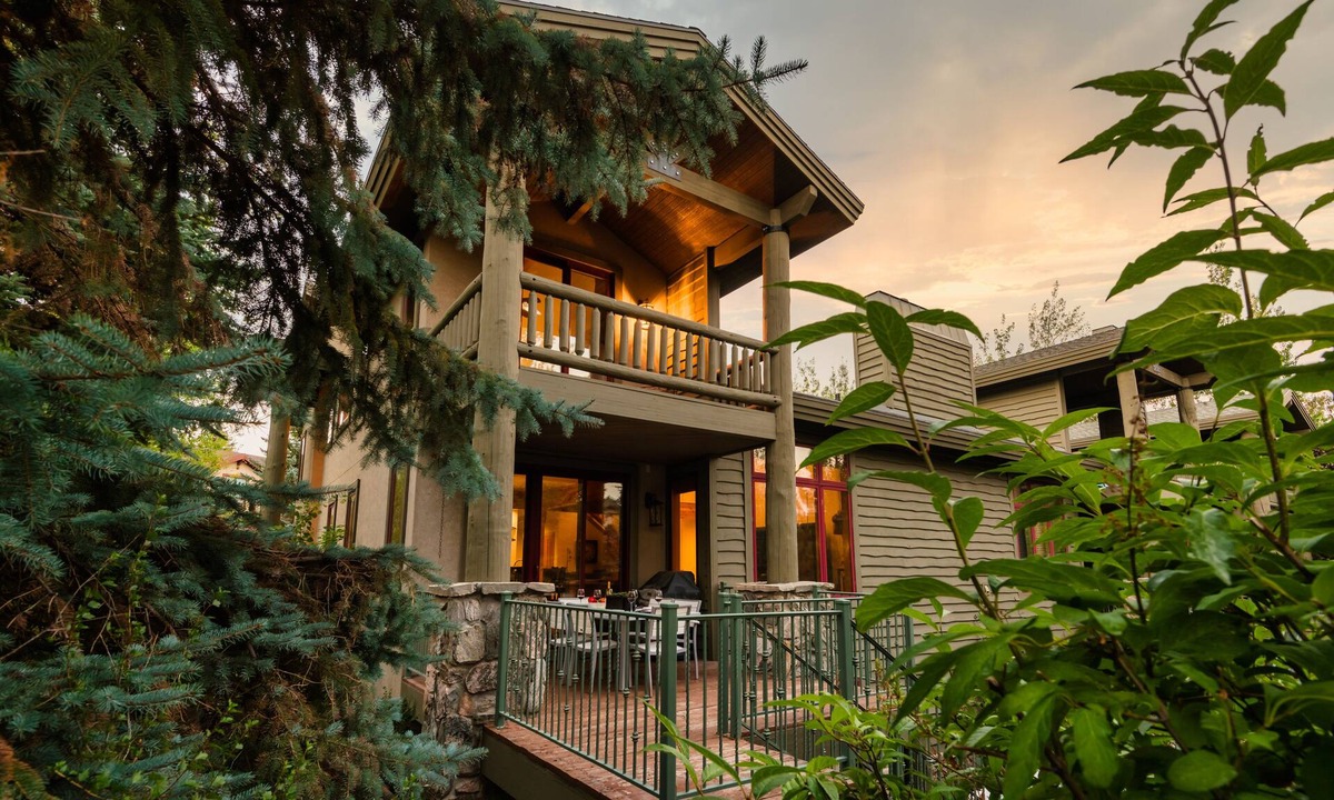 Park Meadows Cabin | Conifer by AvantStay | Secluded Cabin Amongst the Trees w/Hot Tub
