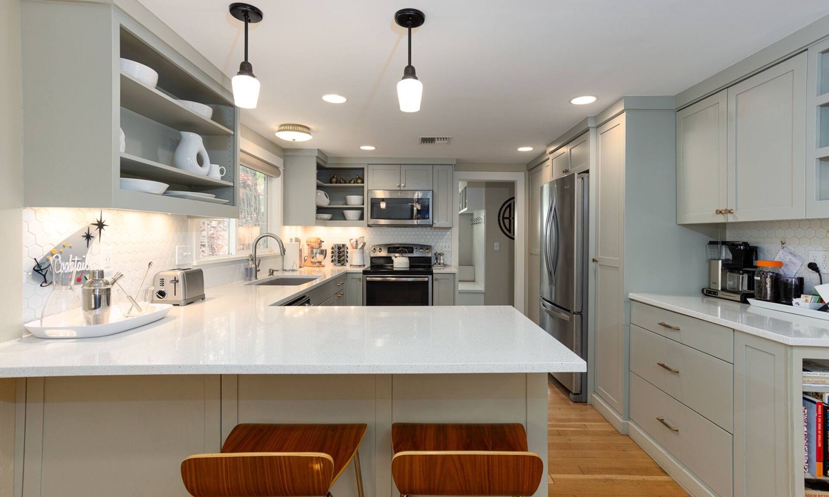 Old Bend House | Contemporary Chic Cottage │Downtown Historic District │Hot Tub │Gourmet Kitchen