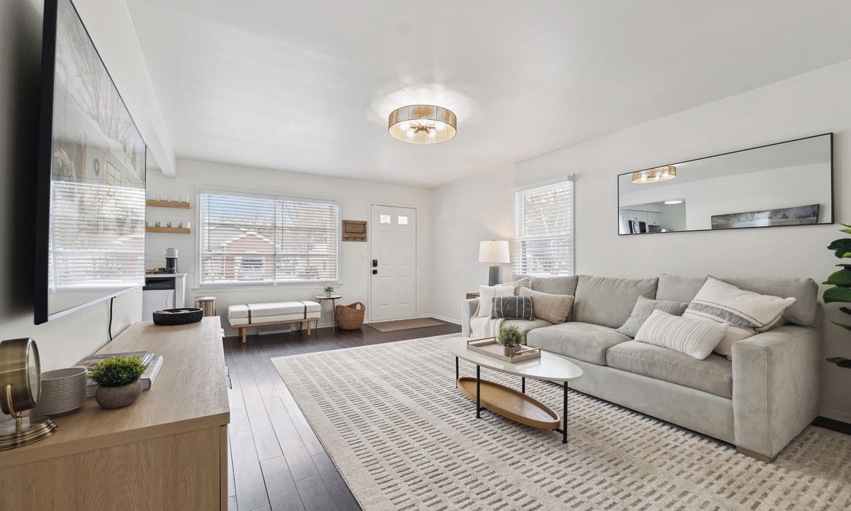 Westland House | Contemporary Cottage East 3BD Detroit DTW Ann Arbor