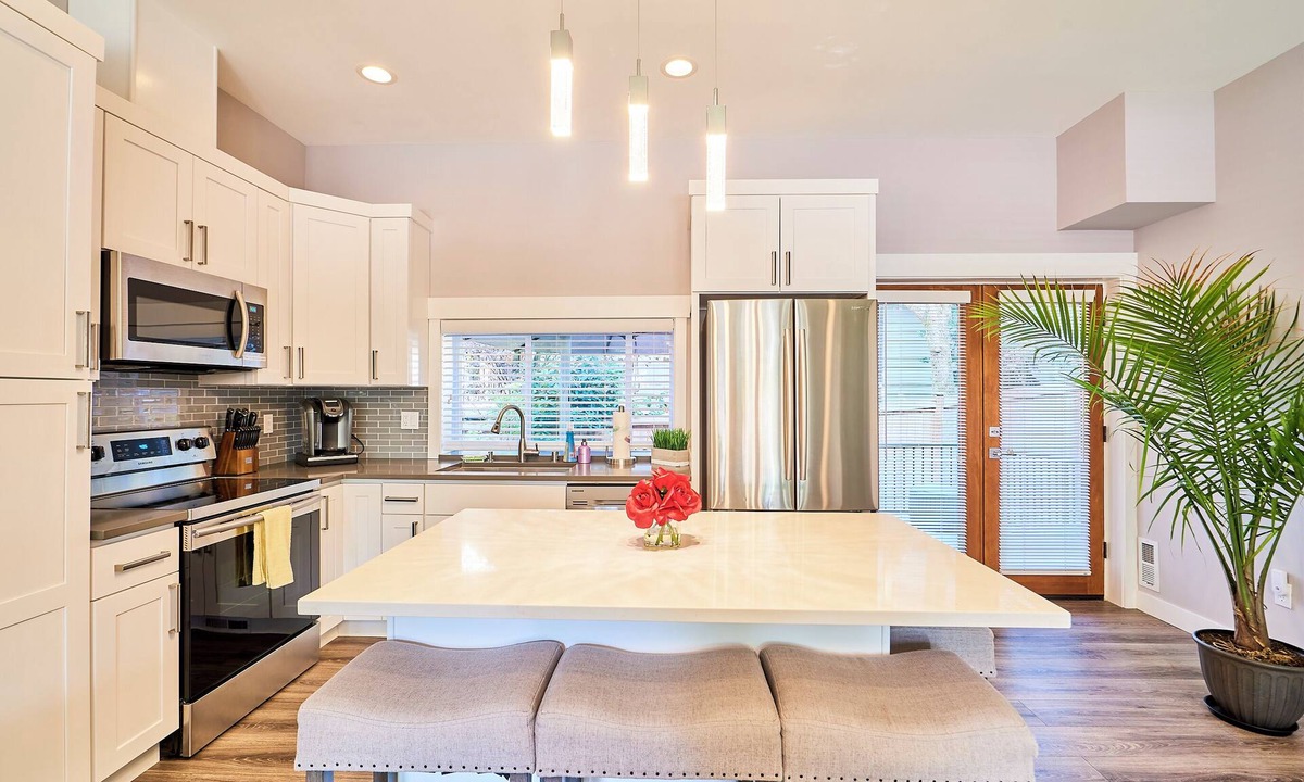 Kirkland Apartment | Contemporary house Kirkland Guest House