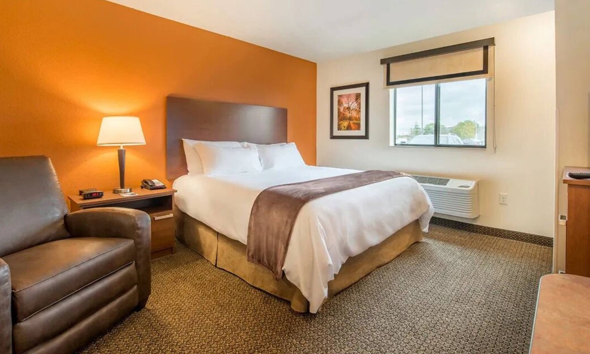 Sioux Falls Hotel | Convenient 3 - Unit w/In-Room Cooking Near Empire Mall
