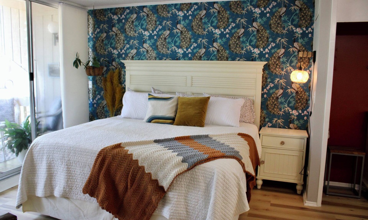 Daphne Condo | Copper Den Condo by the Bay, Chic & Cozy studio