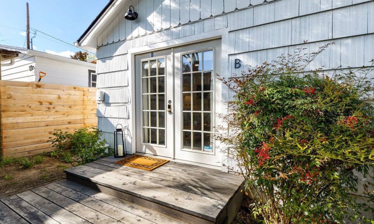 Jacksonville Cottage | Cottage B with Private Patio
