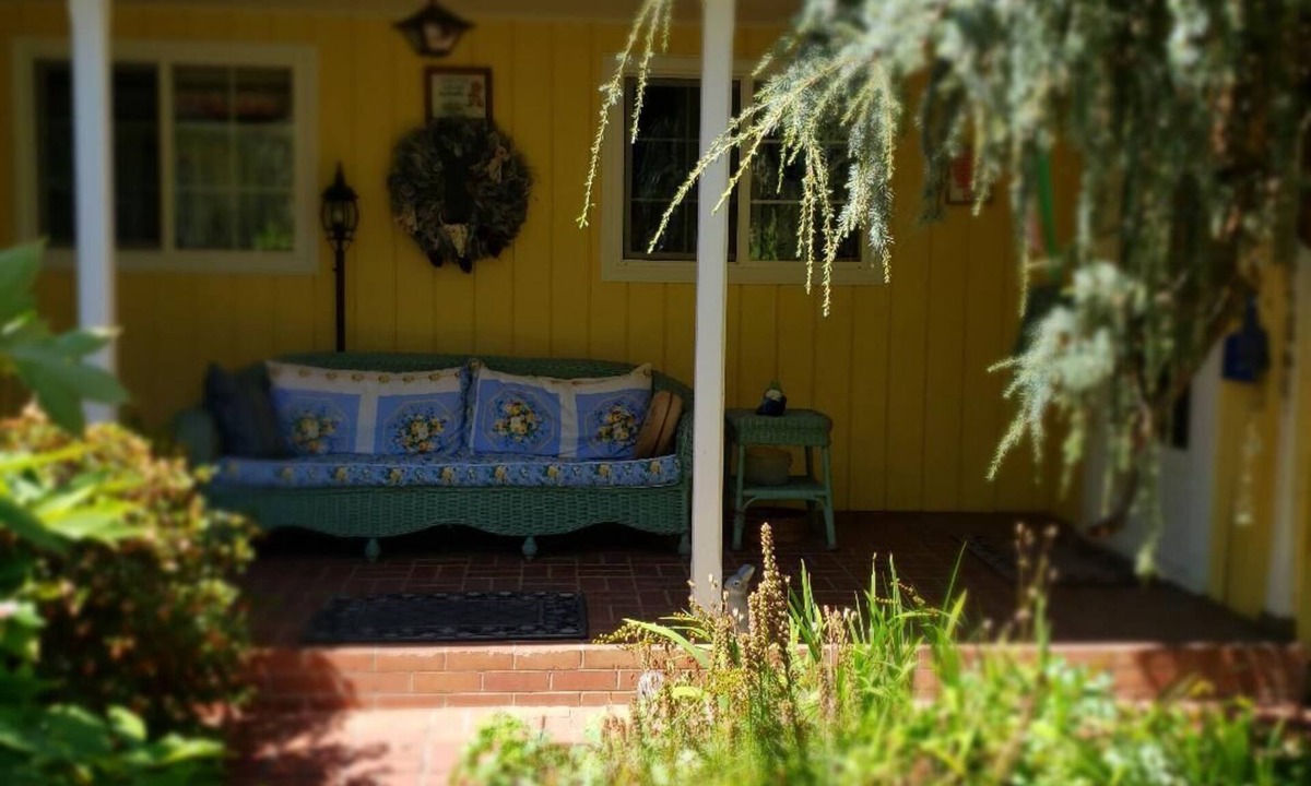 Riddle Condo | Country Farm Condo w/kitchen, near 7 Feathers Casino on OR Hwy 5; Dog friendly