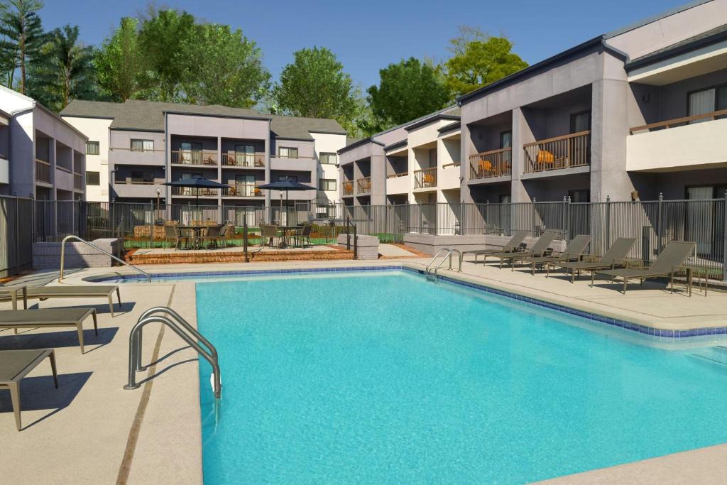 Homewood Hotel | Courtyard by Marriott Birmingham Homewood