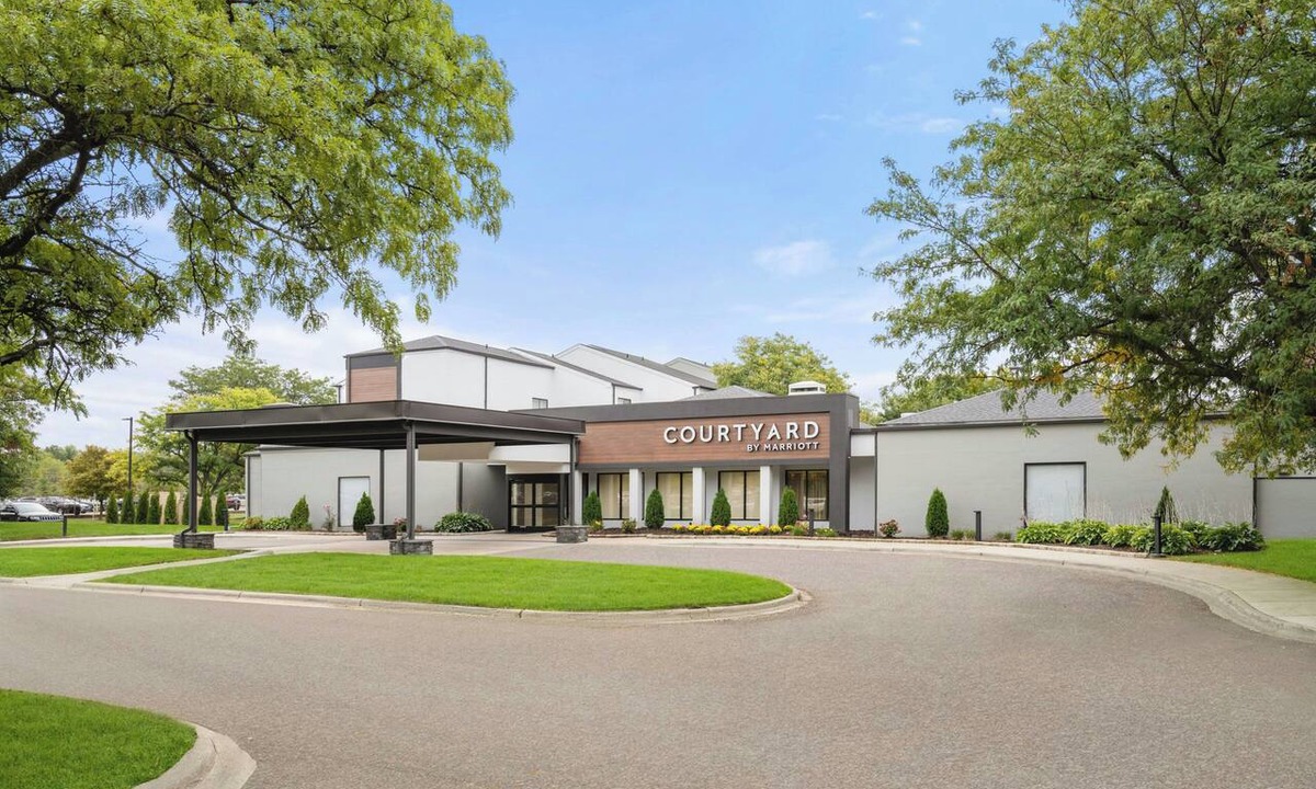Romulus Hotel | Courtyard by Marriott Detroit Metropolitan Airport Romulus