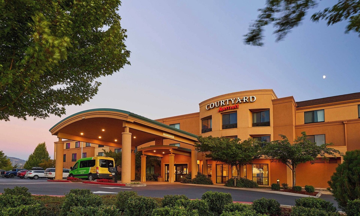 Medford Hotel | Courtyard by Marriott Medford Airport