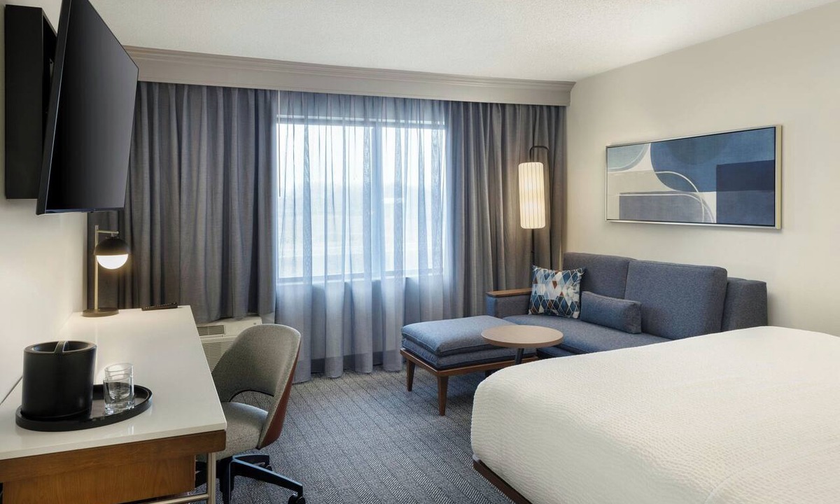 Springfield Hotel | Courtyard by Marriott Springfield Airport