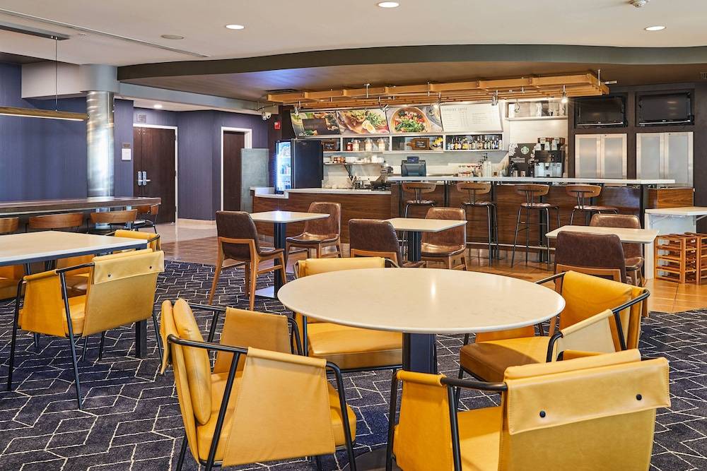 Medford Hotel | Courtyard Medford Airport