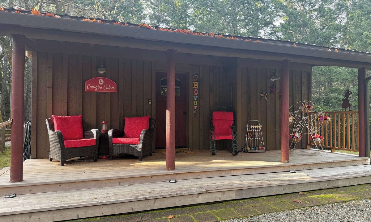 Selma Cabin | Cowgirl Cabin 2 Queens AC W/D Wi-Fi