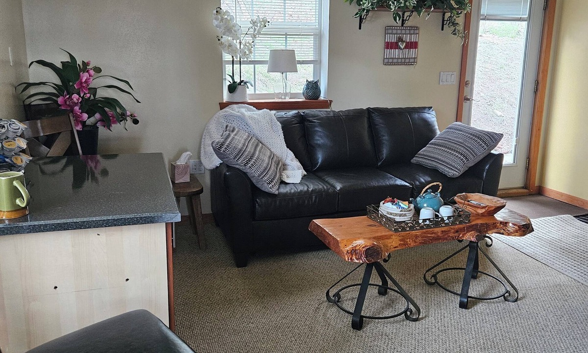 Colville Apartment | Cozy 1-bedroom apartment in fantastic Colville with AC