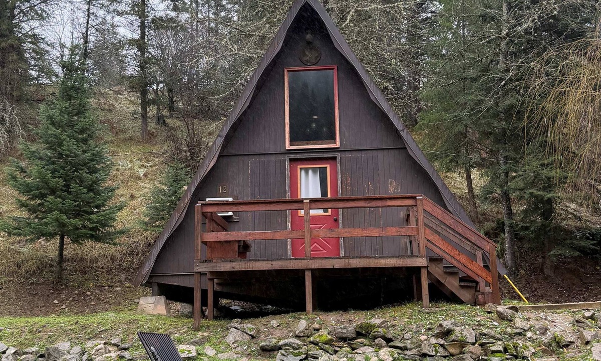 Lowell Cabin | Cozy 1-bedroom cabin in gorgeous Kooskia with AC