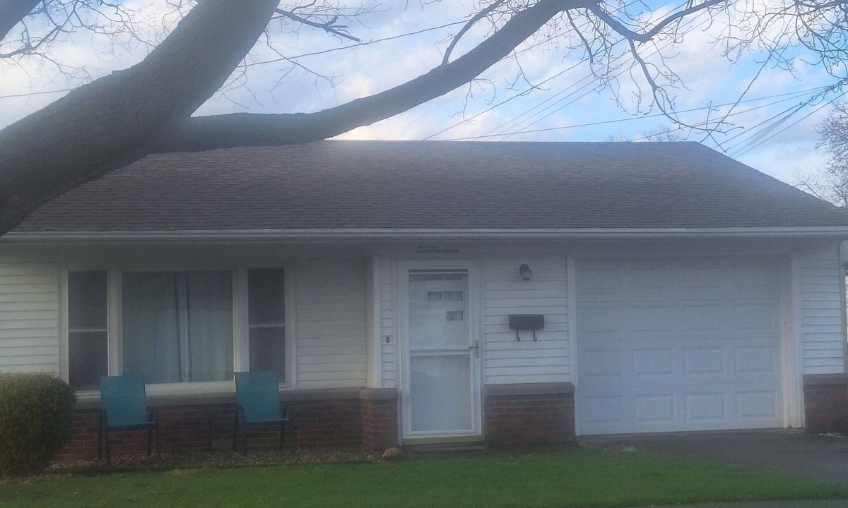 Burlington House | Cozy 1-bedroom house in tranquil West Burlington with AC and Internet.