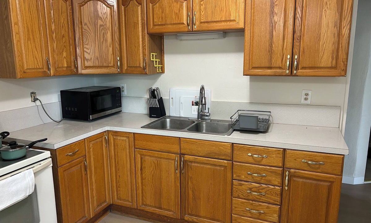 Burley Apartment | Cozy 2-bedroom apartment in welcoming Burley with AC
