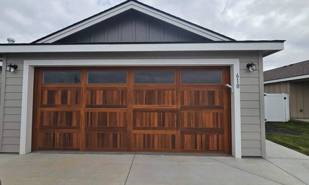 Stanfield House | Cozy 2BR Home Parking and Full Kitchen