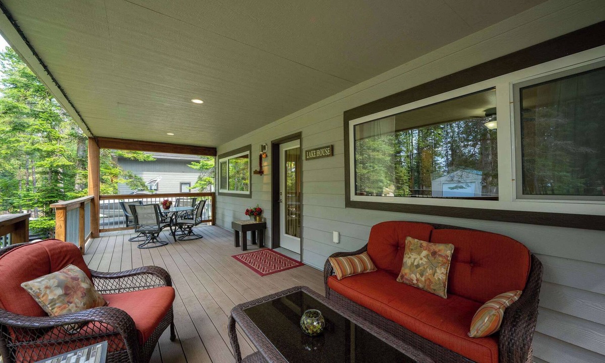 Carey Bay House | Cozy 2BR Lake Retreat w/Hot Tub near Lake Coeur d'Alene