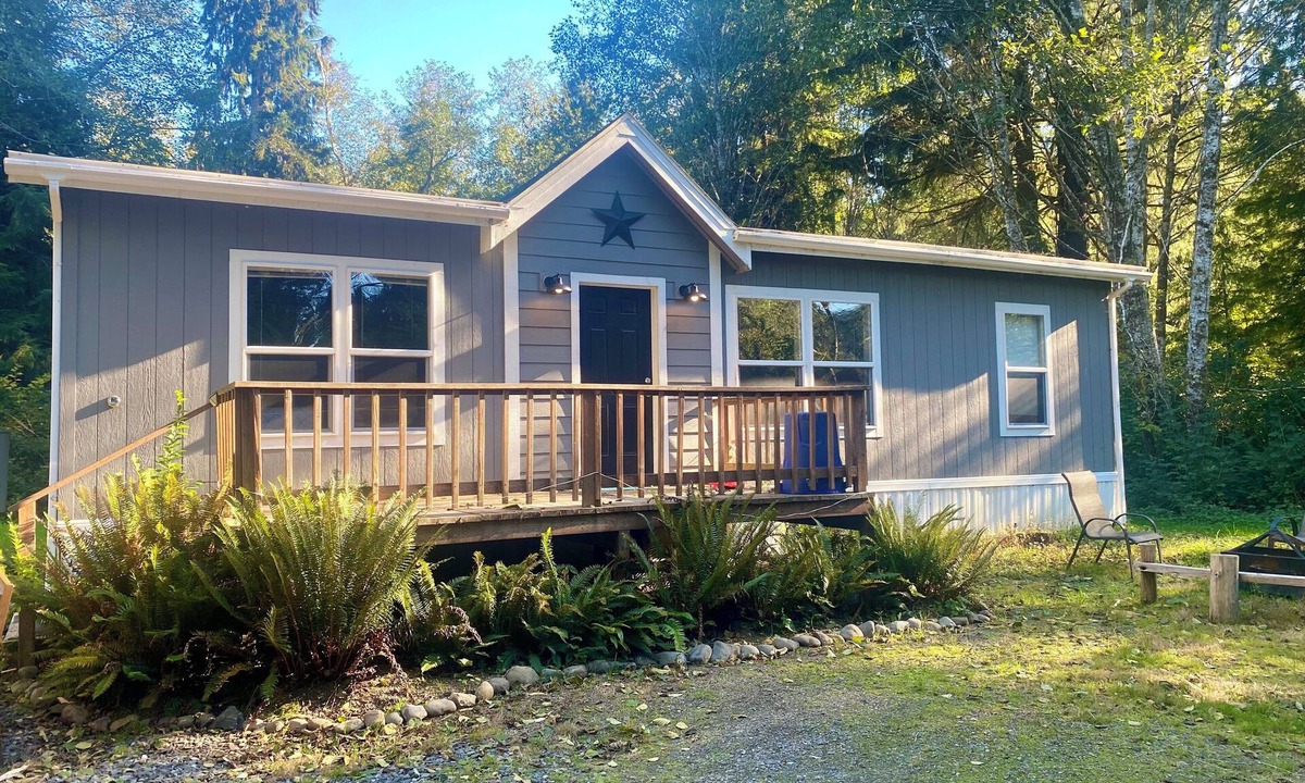 Forks House | Cozy 3-Bedroom Retreat in Forks, WA – Your Tranquil Hideaway Awaits!