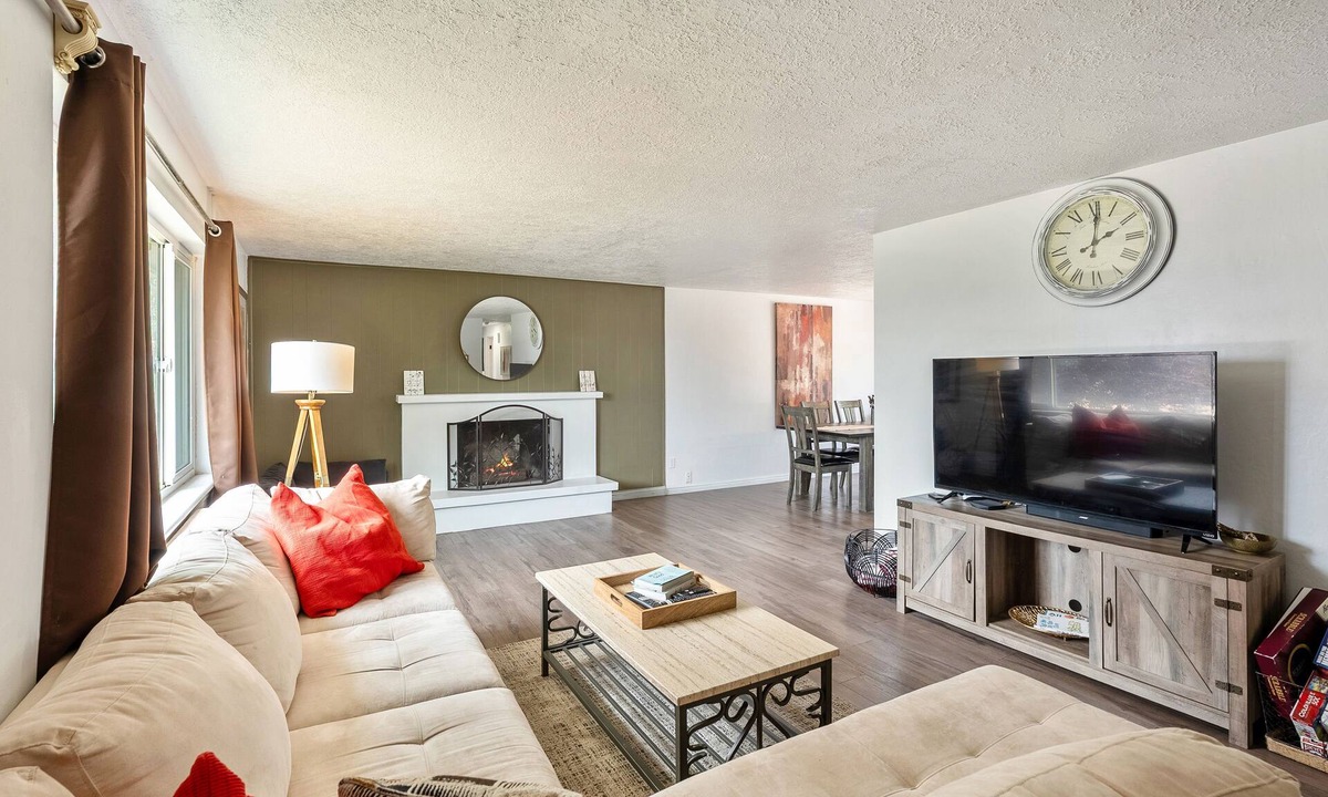 North Salt Lake House | Cozy 3 bedroom getaway centrally located 10 min to downtown with ideal parking