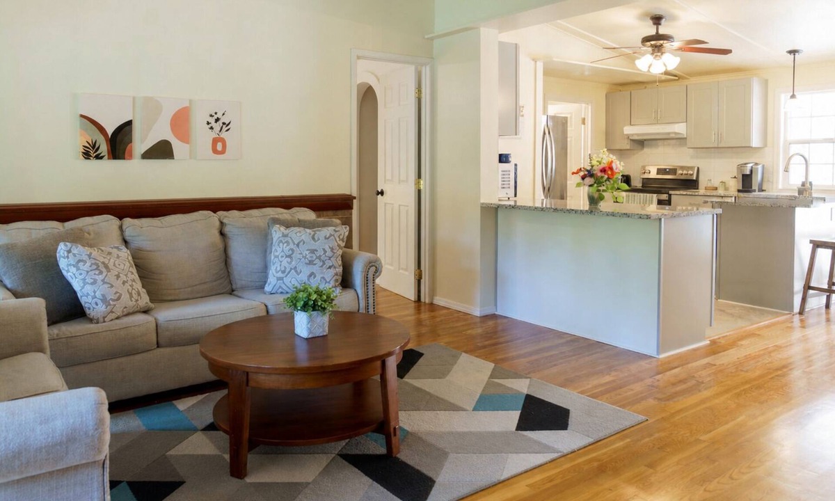 Bainbridge Island House | Cozy 3BR Bainbridge Island Home with Large Fenced Yard Near Ferry & Town