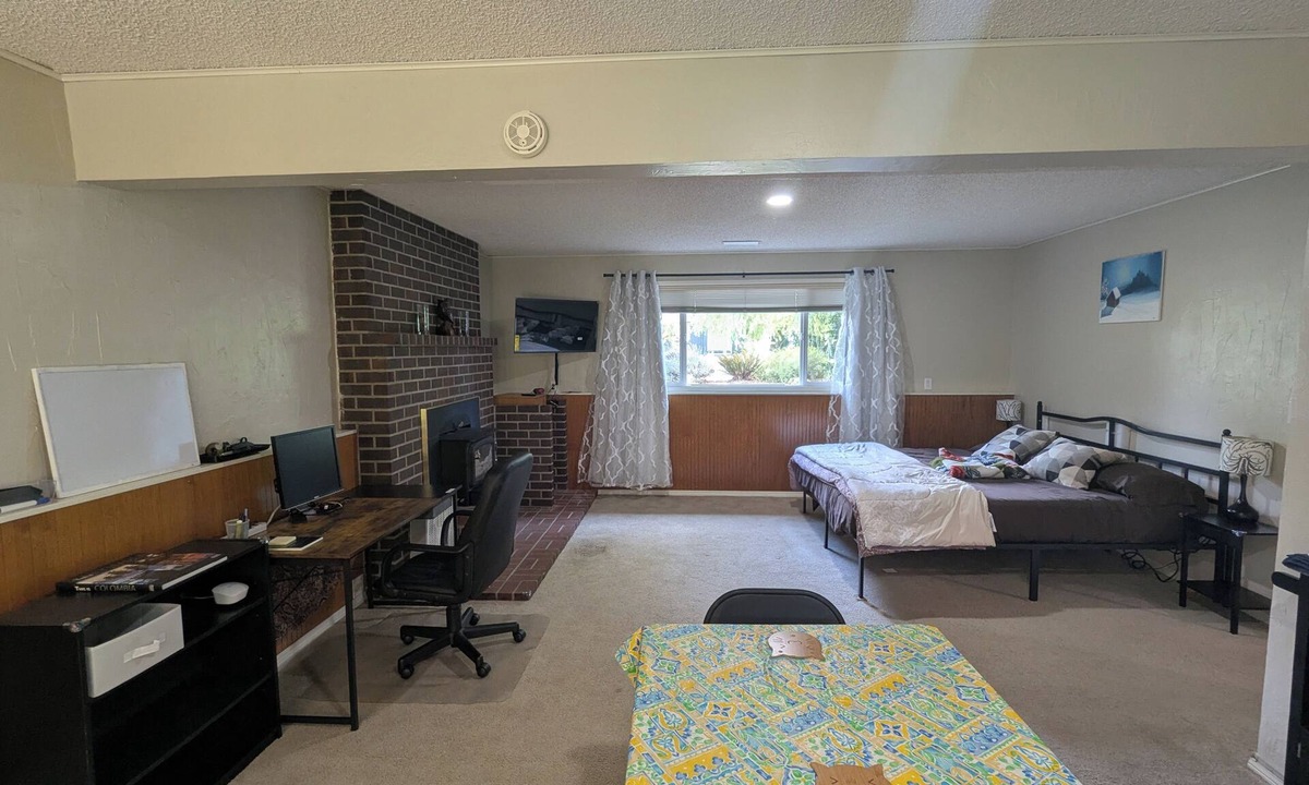 Inglewood-Finn Hill Apartment | Cozy and Private studio in charming Kirkland near the lake, parks and grocery
