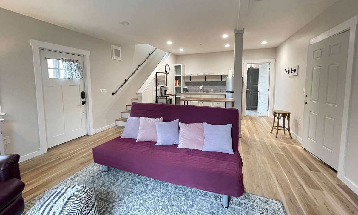 Buckley Apartment | Cozy Apartment in welcoming Buckley