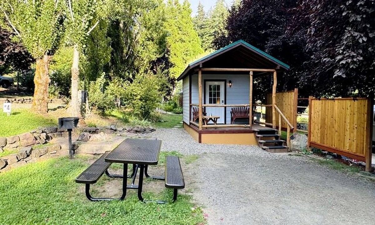 Idleyld Park Cabin | Cozy Cabin near Trailheads and Waterfalls in the Umpqua National Forest, Oregon