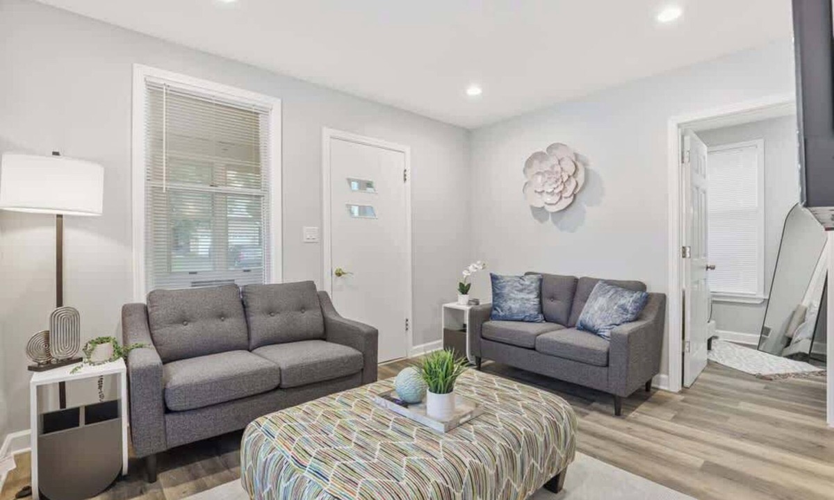 St. Charles House | Cozy Chic 4BD 2BA Home in St Charles