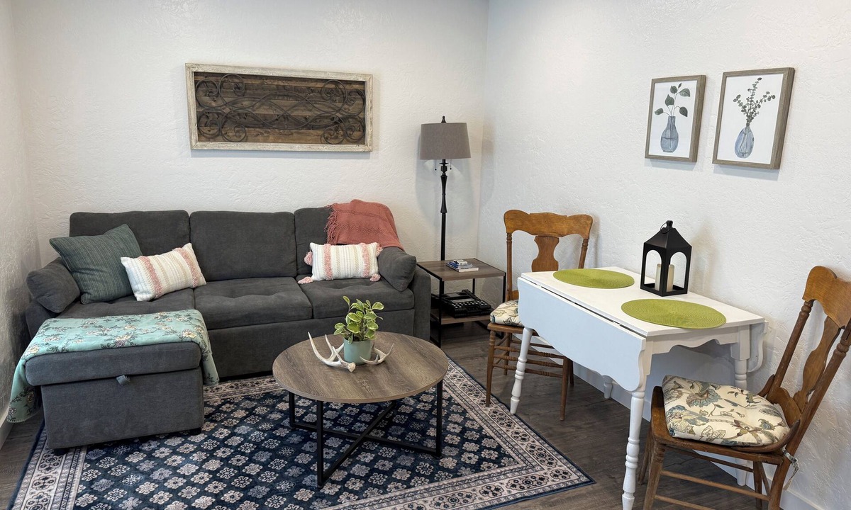 Hamilton Cottage | Cozy cottage in downtown Hamilton in the heart of the Bitterroot Valley.